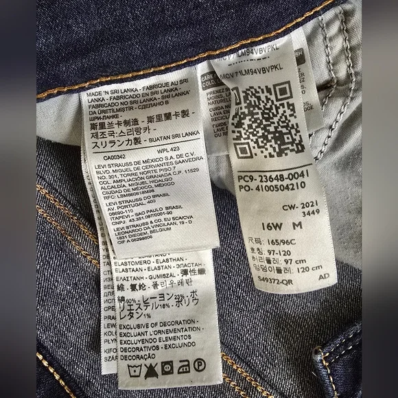 Levi's Size 16W Womens Dark Wash Blue Jeans Straight Cut - Picture 3 of 10